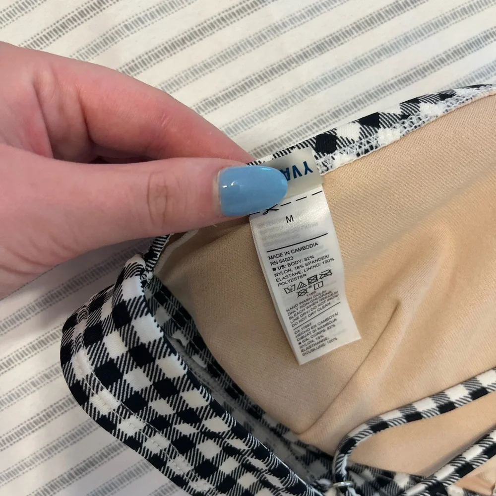 𝙊𝙡𝙙 𝙉𝙖𝙫𝙮 𝘽𝙖𝙩𝙝𝙞𝙣𝙜 𝙎𝙪𝙞𝙩 𝙏𝙤𝙥 - Picture 3 of 3